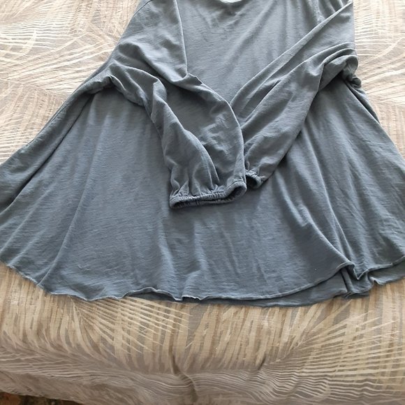 Two Pullover flowy shirts XL and L - Picture 5 of 12